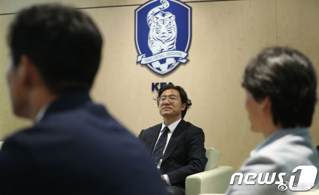 【双方首发以及换人信息】拜仁首发：1-诺伊尔、22-格雷罗、2-于帕梅卡诺、3-金玟哉、19-阿方索-戴维斯、27-莱默尔、45-帕夫洛维奇、42-穆西亚拉（90+3'' 13-舒波-莫廷）、10-萨内、25-穆勒（63'' 4-德里赫特）、9-凯恩拜仁替补：18-佩雷茨、36-阿塞科、39-特尔、41-克雷茨格沃尔夫斯堡首发：1-卡斯特尔斯、3-博瑙、5-泽西格（46'' 13-罗热里奥）、21-迈赫勒、25-延斯、6-弗兰克斯、19-马耶尔（52'' 11-蒂亚戈-托马斯）、20-巴库（84'' 7-切尔尼）、27-M-阿诺德、32-斯万贝里（72'' 40-凯文-帕雷德斯）、23-温德沃尔夫斯堡替补：12-佩尔万、2-基利安-费舍尔、8-尼古拉斯-科扎、16-卡明斯基、31-格哈特